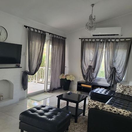 Villa Neyla Four Bedroom Coral Bay Beach Front Экстерьер фото
