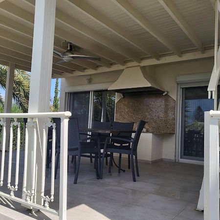 Villa Neyla Four Bedroom Coral Bay Beach Front Экстерьер фото