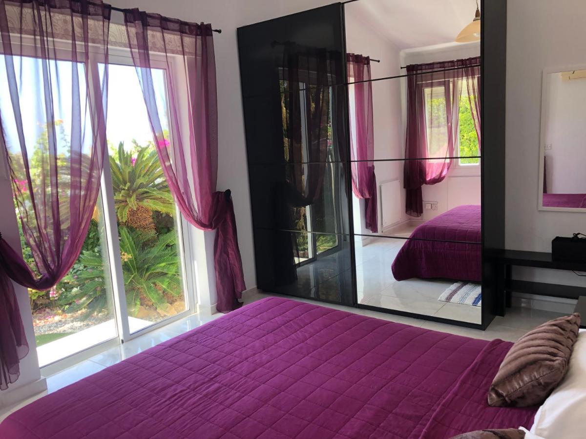 Villa Neyla Four Bedroom Coral Bay Beach Front Экстерьер фото