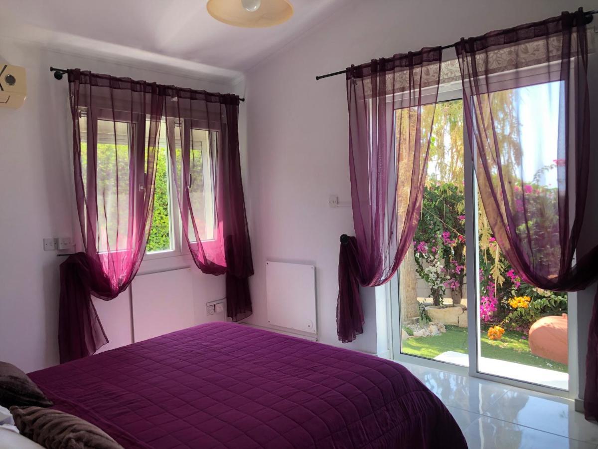 Villa Neyla Four Bedroom Coral Bay Beach Front Экстерьер фото