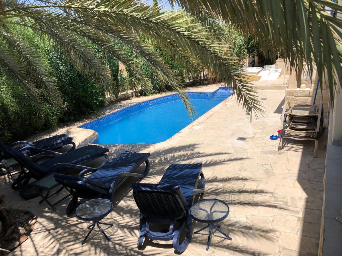 Villa Neyla Four Bedroom Coral Bay Beach Front Экстерьер фото