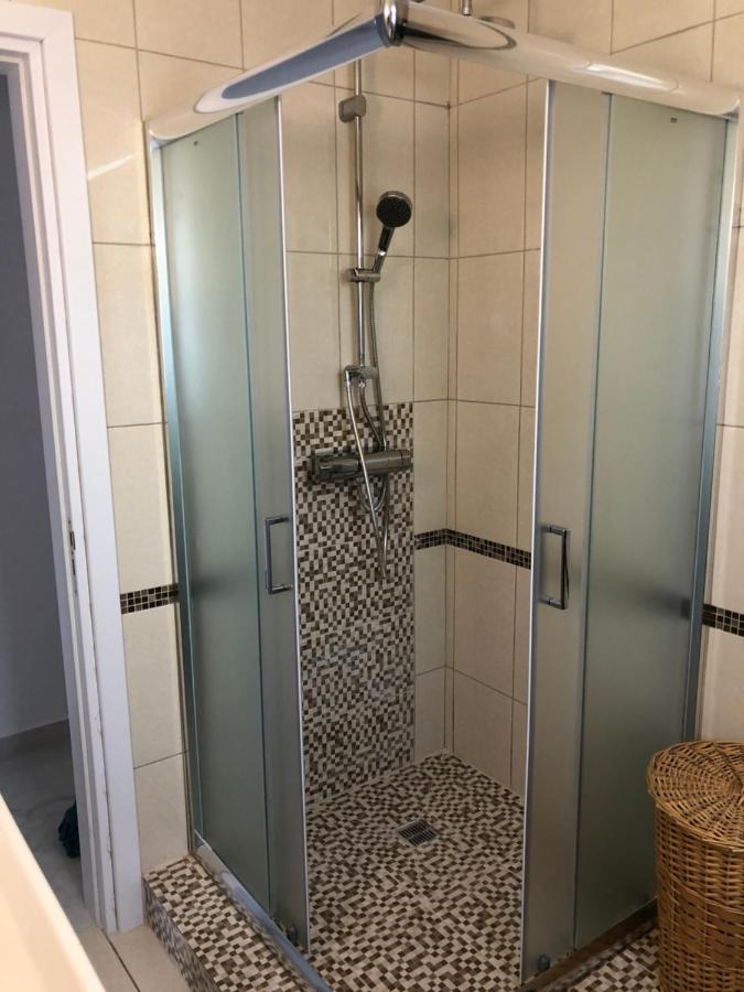 Villa Neyla Four Bedroom Coral Bay Beach Front Экстерьер фото