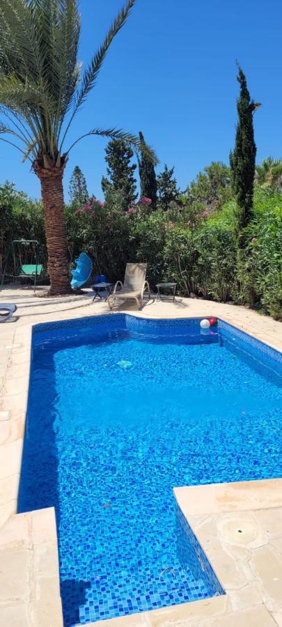 Villa Neyla Four Bedroom Coral Bay Beach Front Экстерьер фото