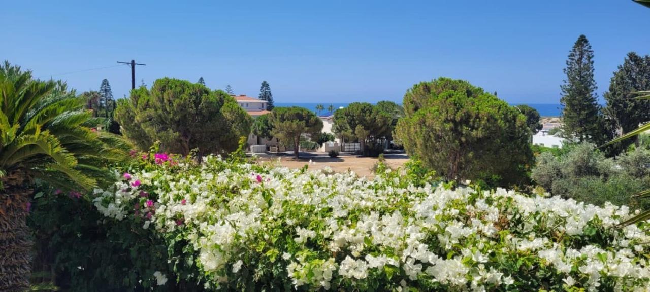 Villa Neyla Four Bedroom Coral Bay Beach Front Экстерьер фото