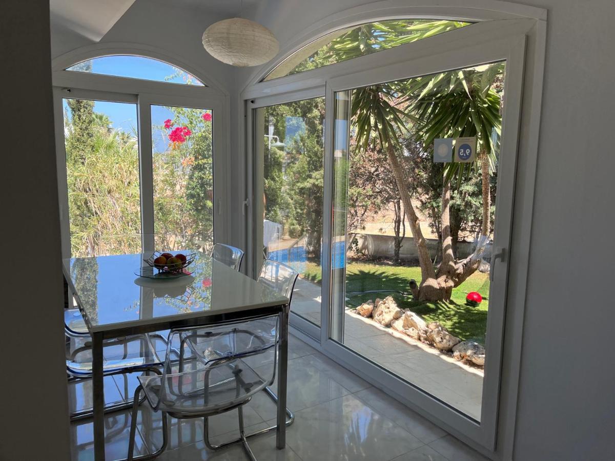Villa Neyla Four Bedroom Coral Bay Beach Front Экстерьер фото