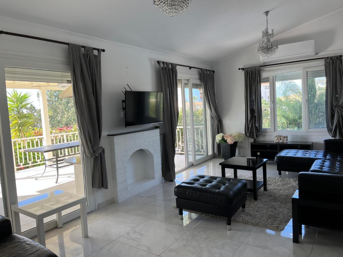 Villa Neyla Four Bedroom Coral Bay Beach Front Экстерьер фото