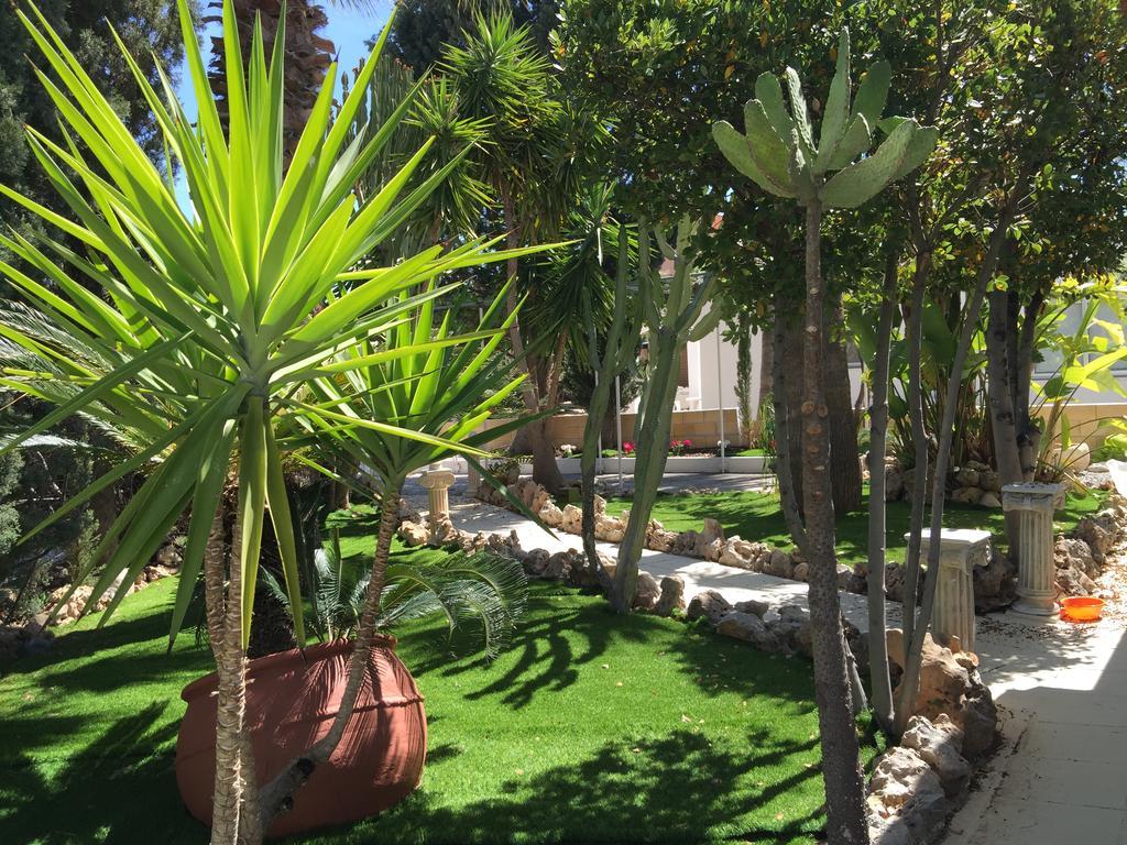 Villa Neyla Four Bedroom Coral Bay Beach Front Экстерьер фото