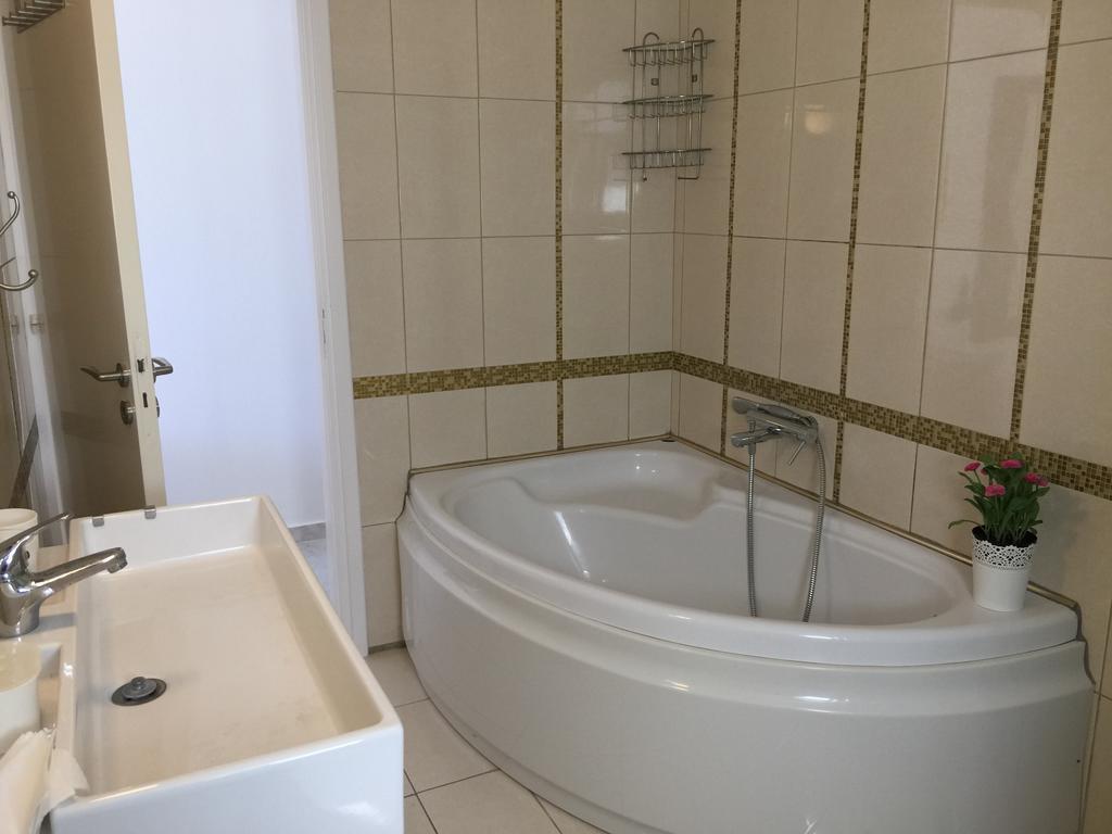 Villa Neyla Four Bedroom Coral Bay Beach Front Экстерьер фото