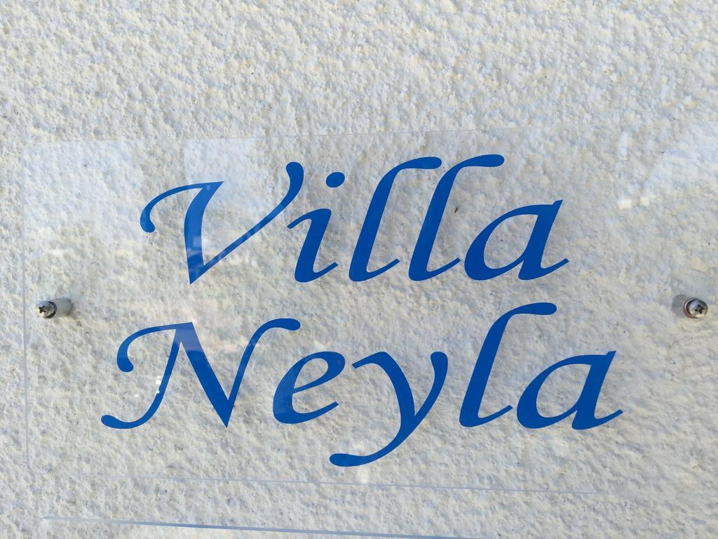 Villa Neyla Four Bedroom Coral Bay Beach Front Экстерьер фото