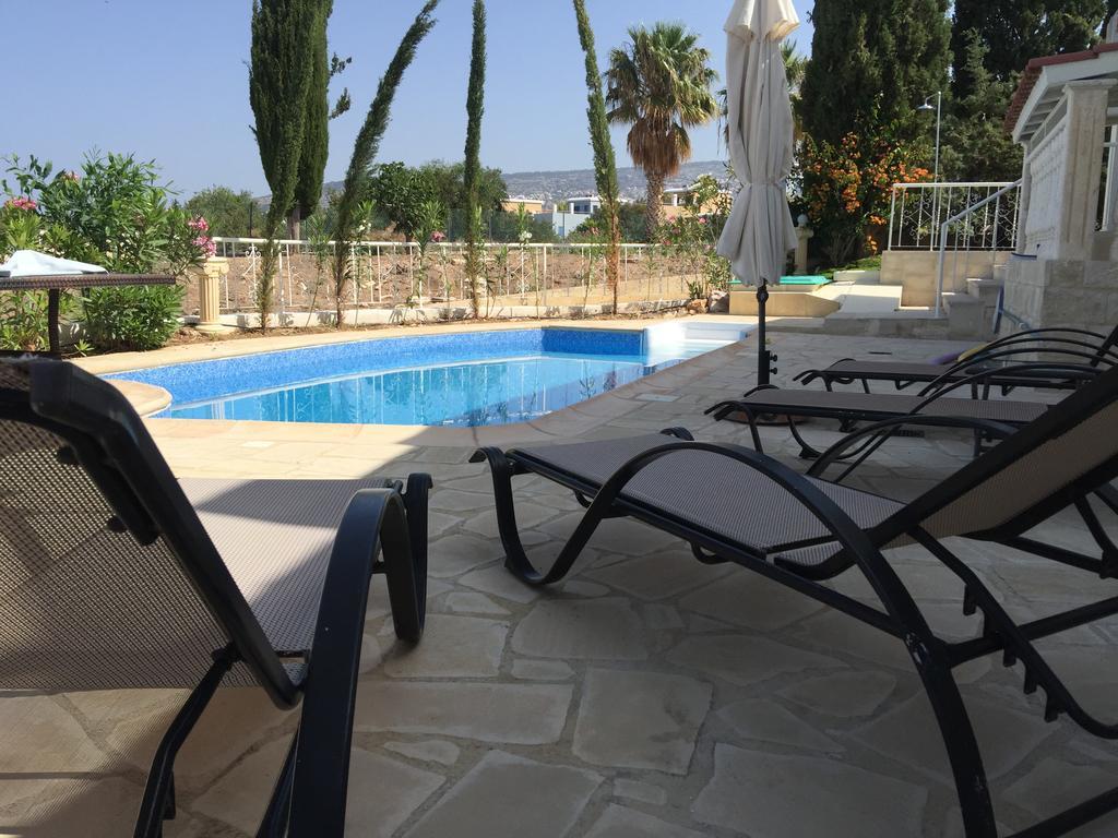 Villa Neyla Four Bedroom Coral Bay Beach Front Экстерьер фото